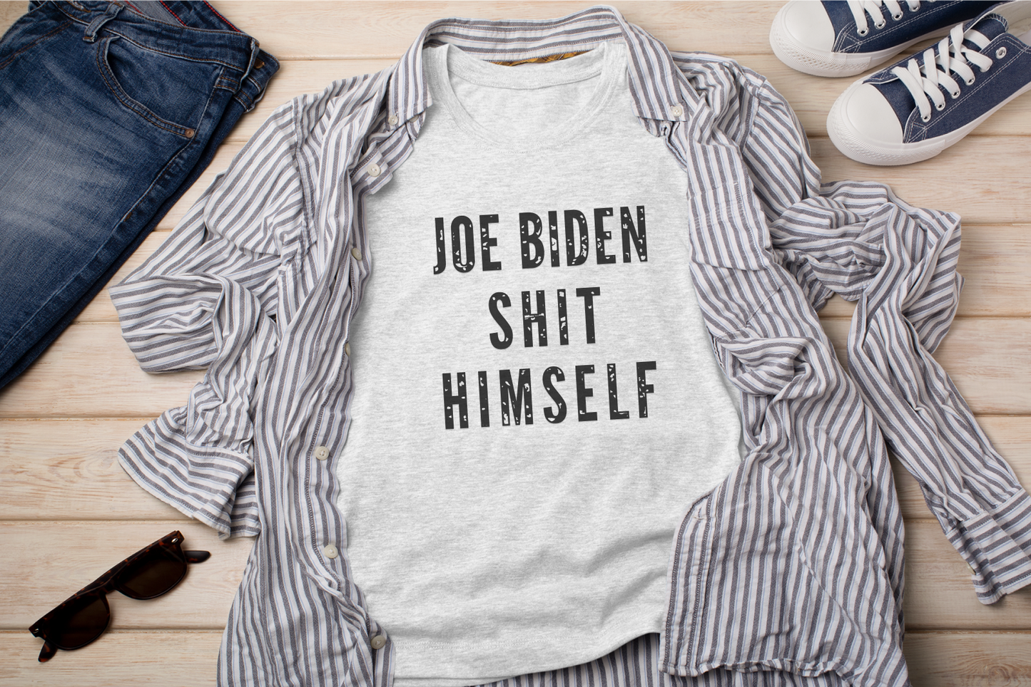 a shirt that says joe biden shit himself on it